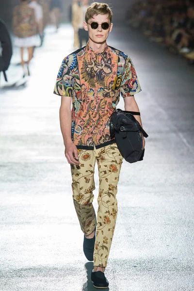 Look 28